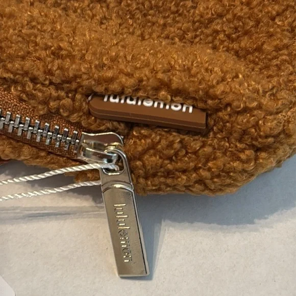 NWT Lululemon Everywhere Fleece Belt Bag Burnt Caramel - Picture 6 of 16
